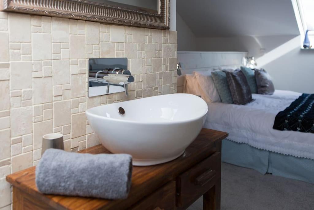 Little Bream - Pretty Cosy Cottage, Sea Views, Walk To The Beach Mawnan Smith Esterno foto